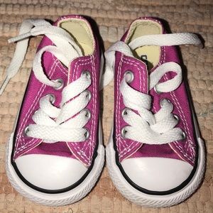 Converse toddler pink shoe